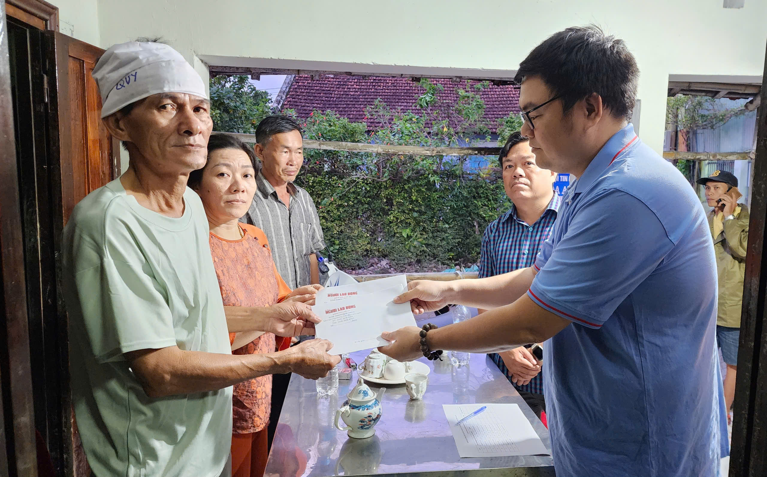 Trái tim miền Trung hỗ trợ gia đình nạn nhân tử vong trong lũ lụt Đắk Lắk - Ảnh 1.