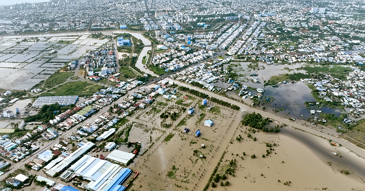 Trận ngập lụt lịch sử vùng hạ du ven Phan Thiết - Ảnh 1.