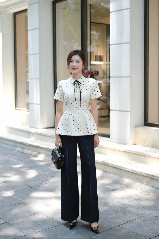 Trang phục chiết eo tôn 'đường cong' mềm mại của phái đẹp - Ảnh 1.