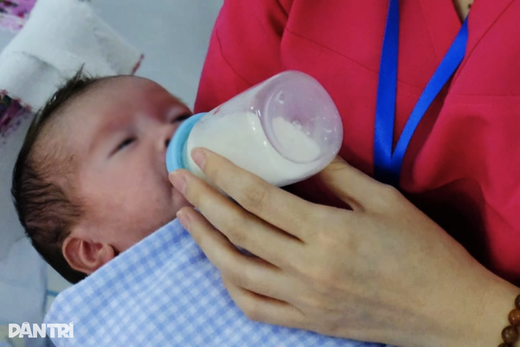 Tranh cãi việc lấy sữa sản phụ mới sinh pha cà phê uống: Bác sĩ lên tiếng - 3