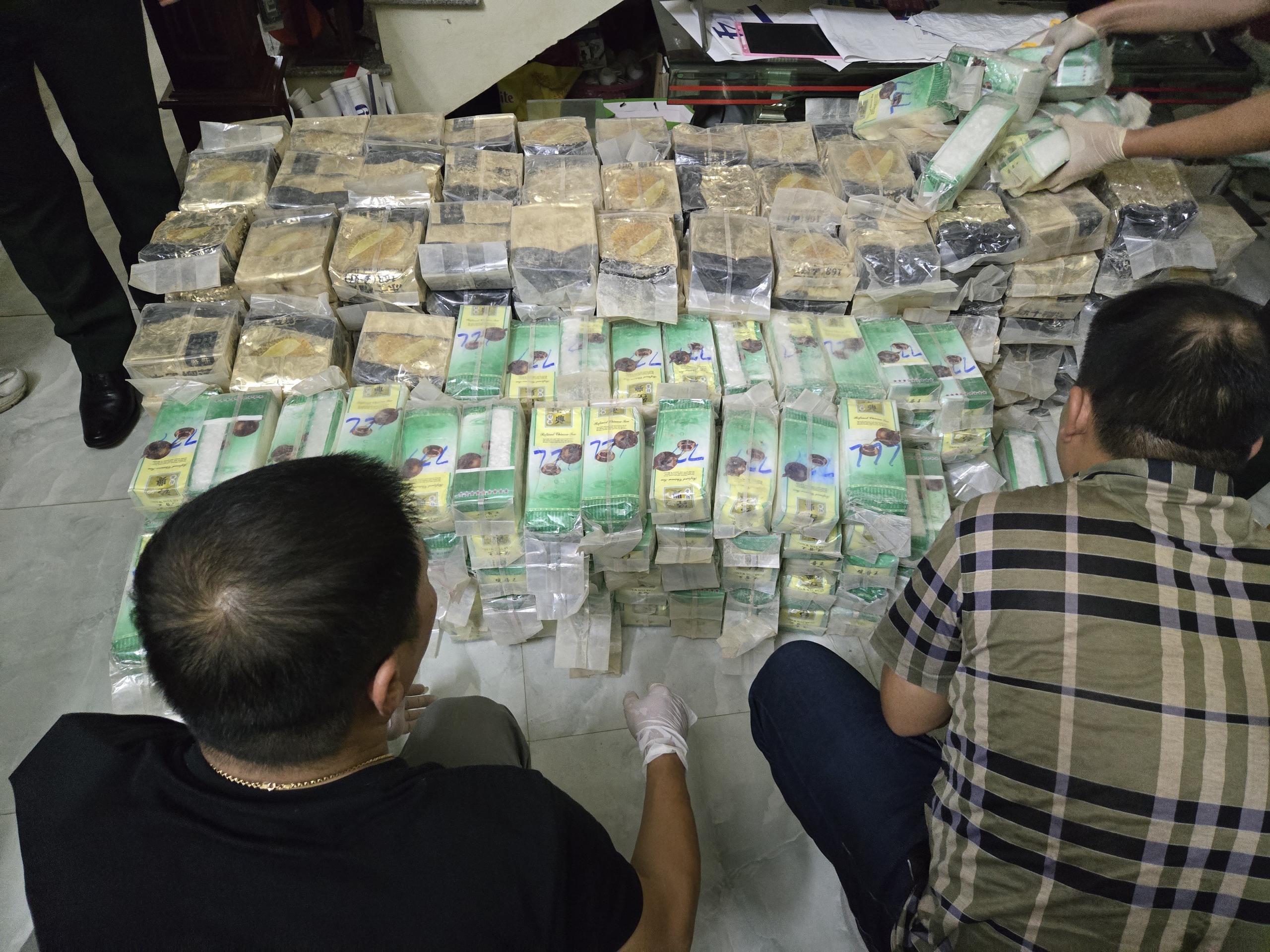 Triệt phá đường dây ma túy từ Tam giác vàng về Việt Nam, bắt 13 người, thu giữ gần 800kg ma túy 1 ma túy - Ảnh 1.