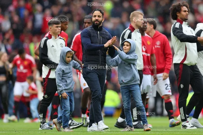 tron-1-nam-buon-nhieu-hon-vui-cua-hlv-amorim-tai-man-united (3).jpg