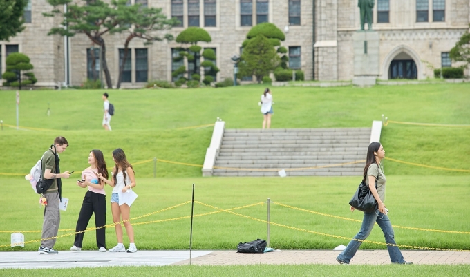 Khuôn viên Đại học Korea, Hàn Quốc, khi sinh viên trở lại trường vào tháng 9/2025. Ảnh minh họa: Korea University Fanpage