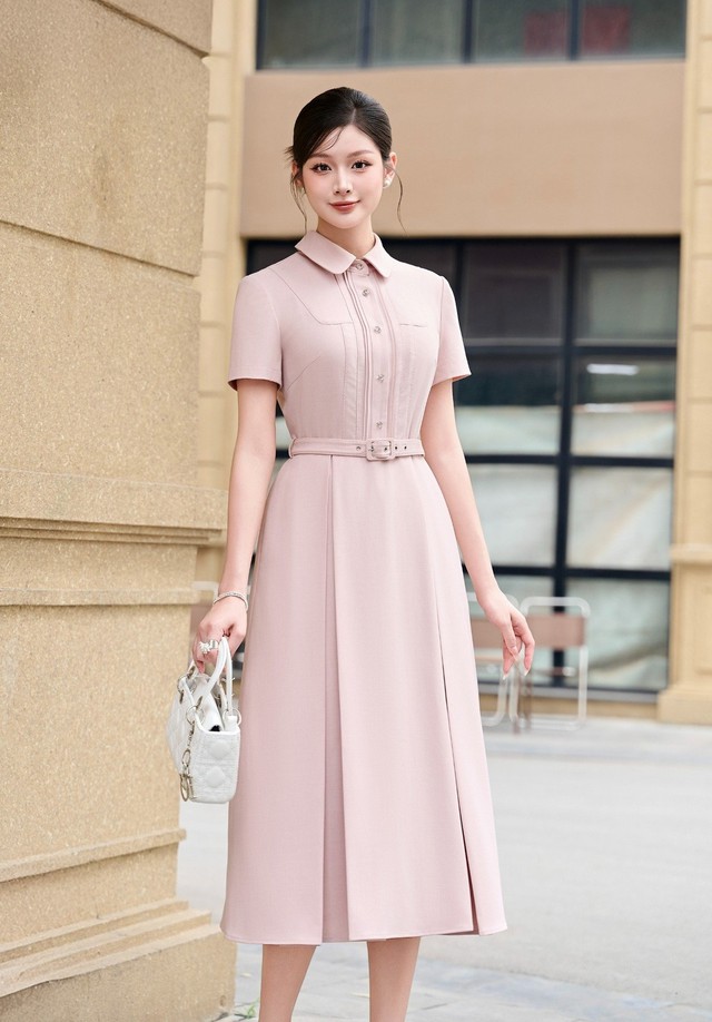 Trong tủ đồ nàng công sở không thể thiếu đầm dáng dài chiết đai - Ảnh 1.