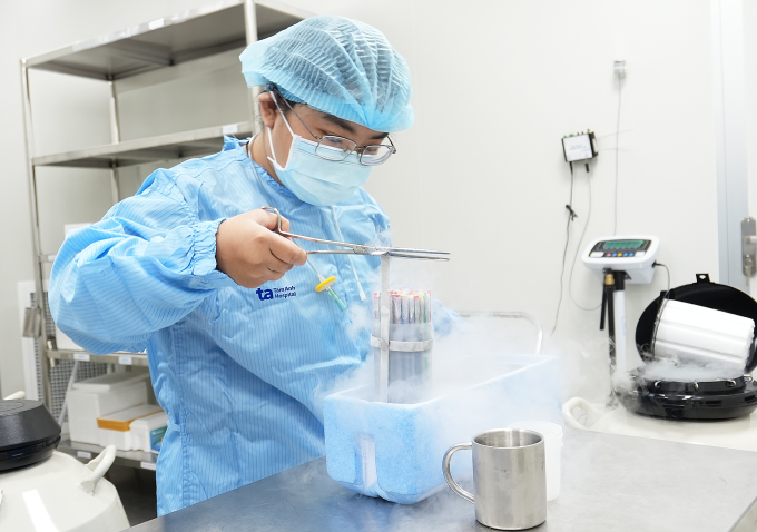 Kỹ thuật thủy tinh hóa giúp trứng trữ đông bảo toàn chất lượng. Ảnh: IVF Tâm Anh