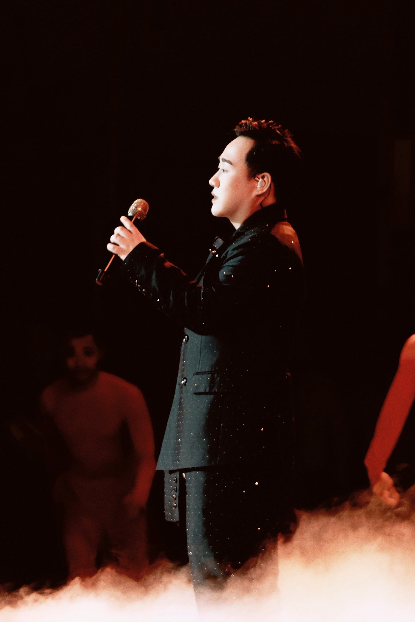 Nam ca sĩ sở hữu nhiều nhà, có mối tình kéo dài chỉ 10 ngày, U40 chưa vợ con - Ảnh 1.