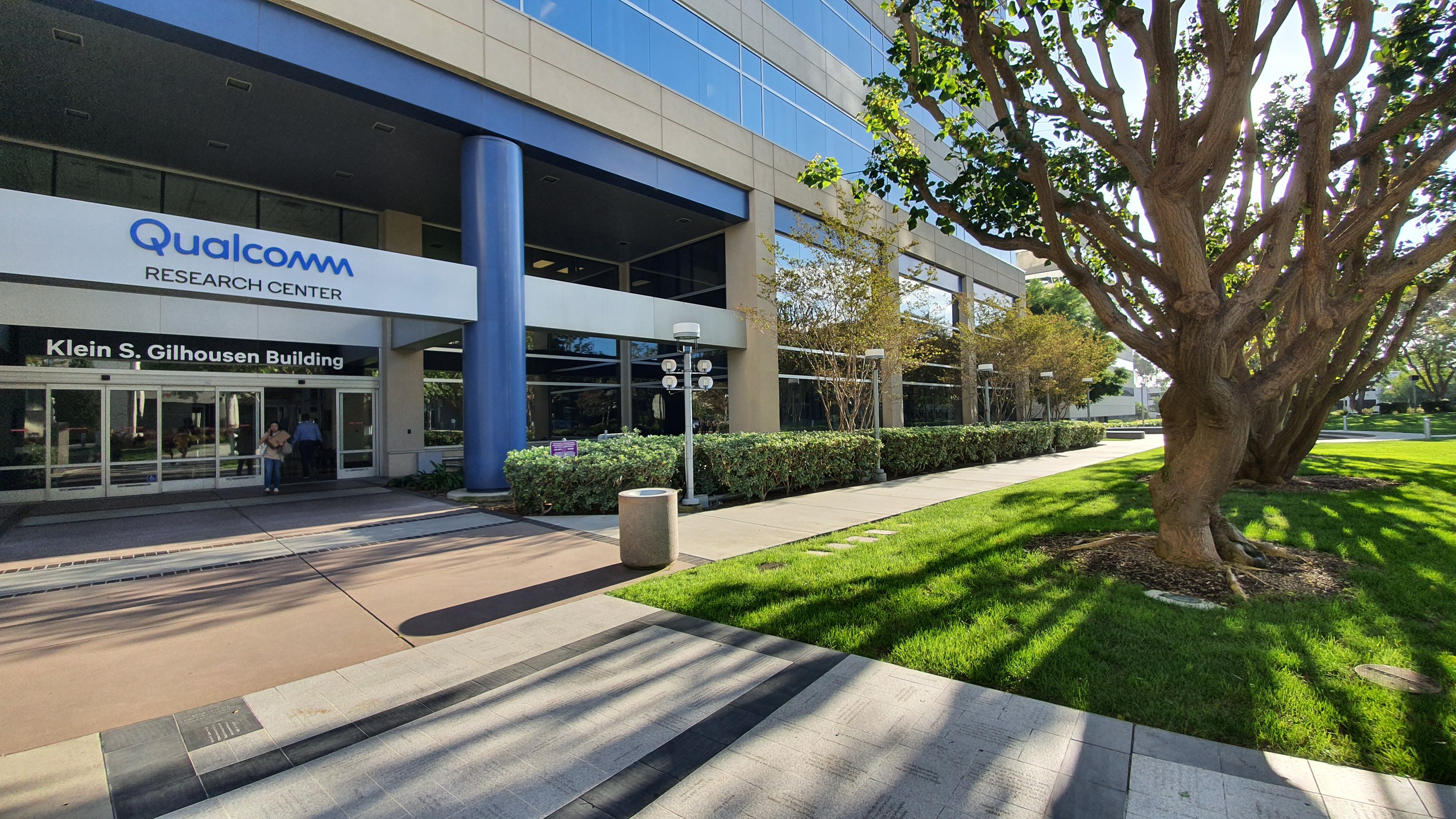 Trung Quốc mở cuộc điều tra nhằm vào Qualcomm - Ảnh 1.