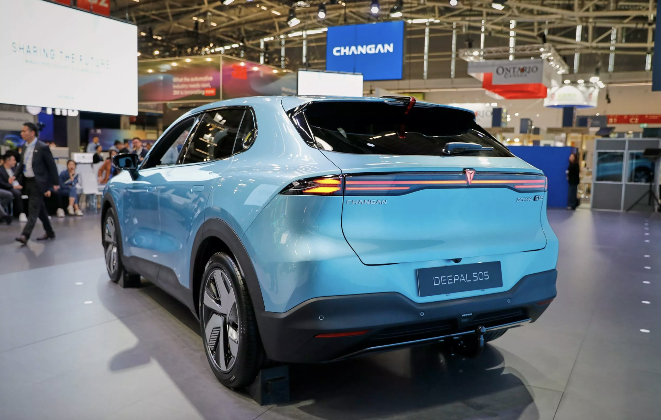 Trung Quốc tăng cường kiểm soát hoạt động xuất khẩu ô tô điện - Ảnh 3.