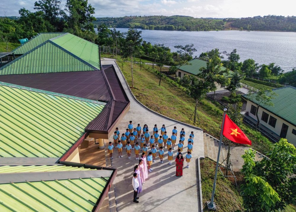 Truong Tieu hoc Hieu Ve Trai Tim Dak Nong Ngoi