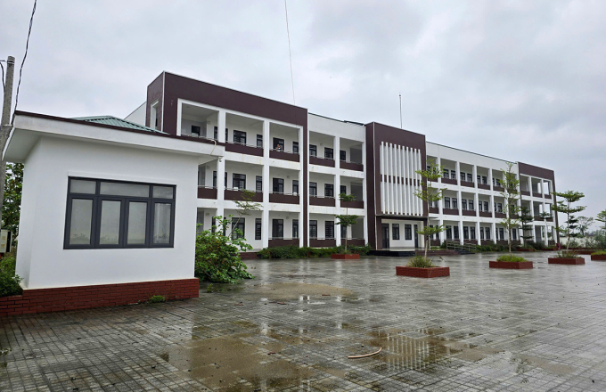 Trường THCS Nghi Ân cơ sở 2 hoàn thành hơn một năm nay nhưng chưa thể bàn giao. Ảnh: Đức Hùng