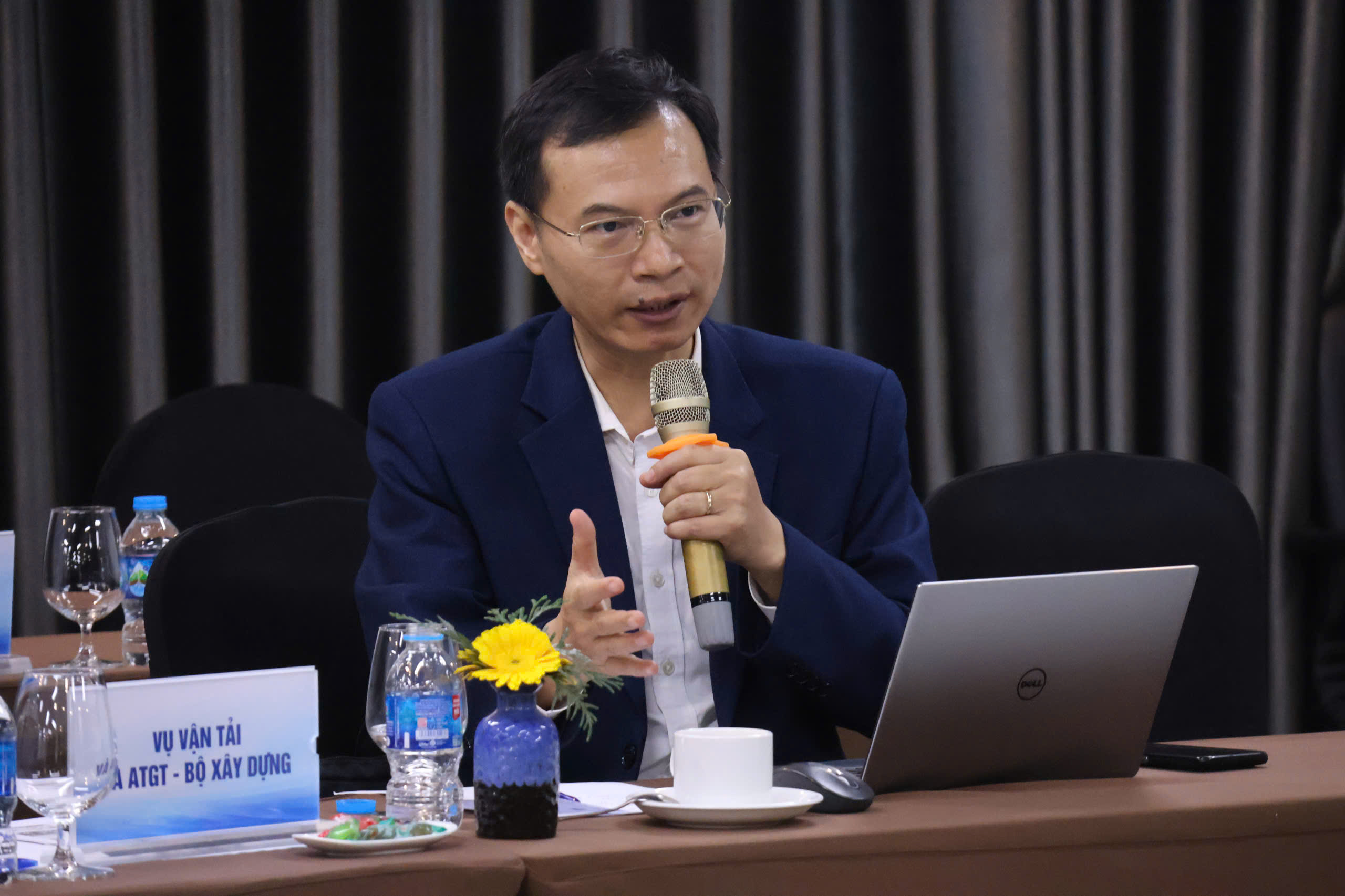 Từ 1 - 1 - 2026 , ô tô cá nhân phải có thiết bị an toàn cho trẻ em - Ảnh 1.