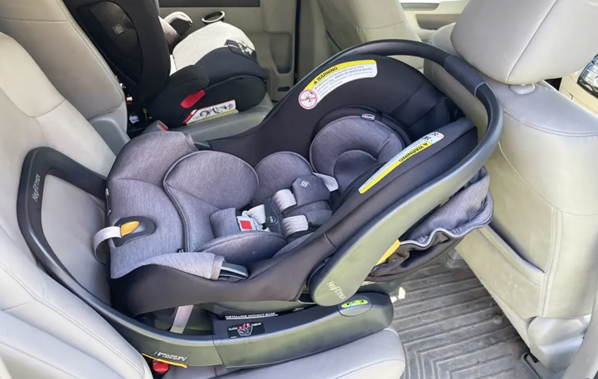 Từ 2026 chở trẻ em trên ô tô phải có ghế an toàn, nên chọn loại nào?- Ảnh 1.