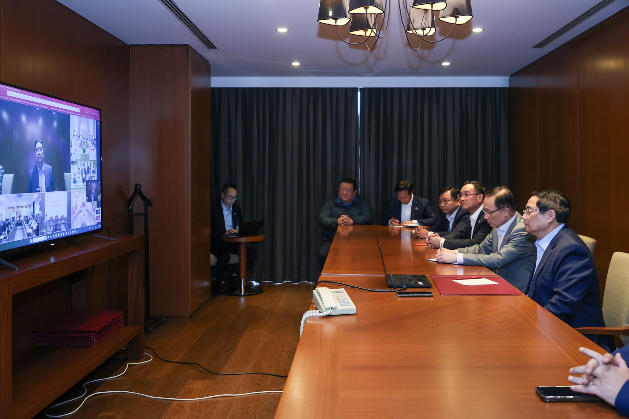 Từ Algeria, Thủ tướng họp khẩn trực tuyến ứng phó mưa lũ miền Trung- Ảnh 1. Từ Algeria, Thủ tướng họp khẩn trực tuyến ứng phó mưa lũ miền Trung- Ảnh 1.