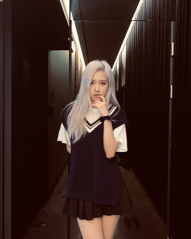 Từ giảng đường đến dạo phố, phong cách học đường đang khuấy đảo giới trẻ- Ảnh 1.