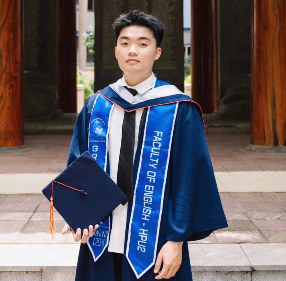 Từ “ông bố sinh viên” bất đắc dĩ đến thủ khoa tốt nghiệp  - 1