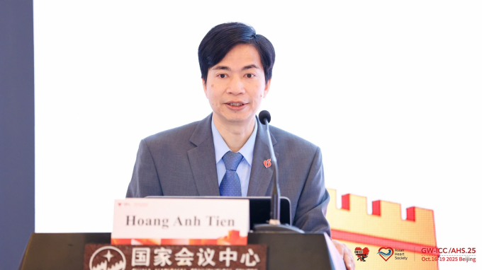 TS Tiến tại Hội nghị Tim mạch Châu Á tại Bắc Kinh, Trung Quốc, tháng 10. Ảnh: Nhân vật cung cấp