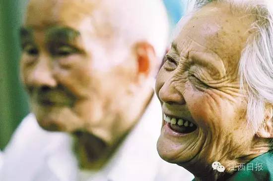 Tuổi già sợ nhất không phải cô đơn, mà là 3 kiểu lạnh nhạt này- Ảnh 1.