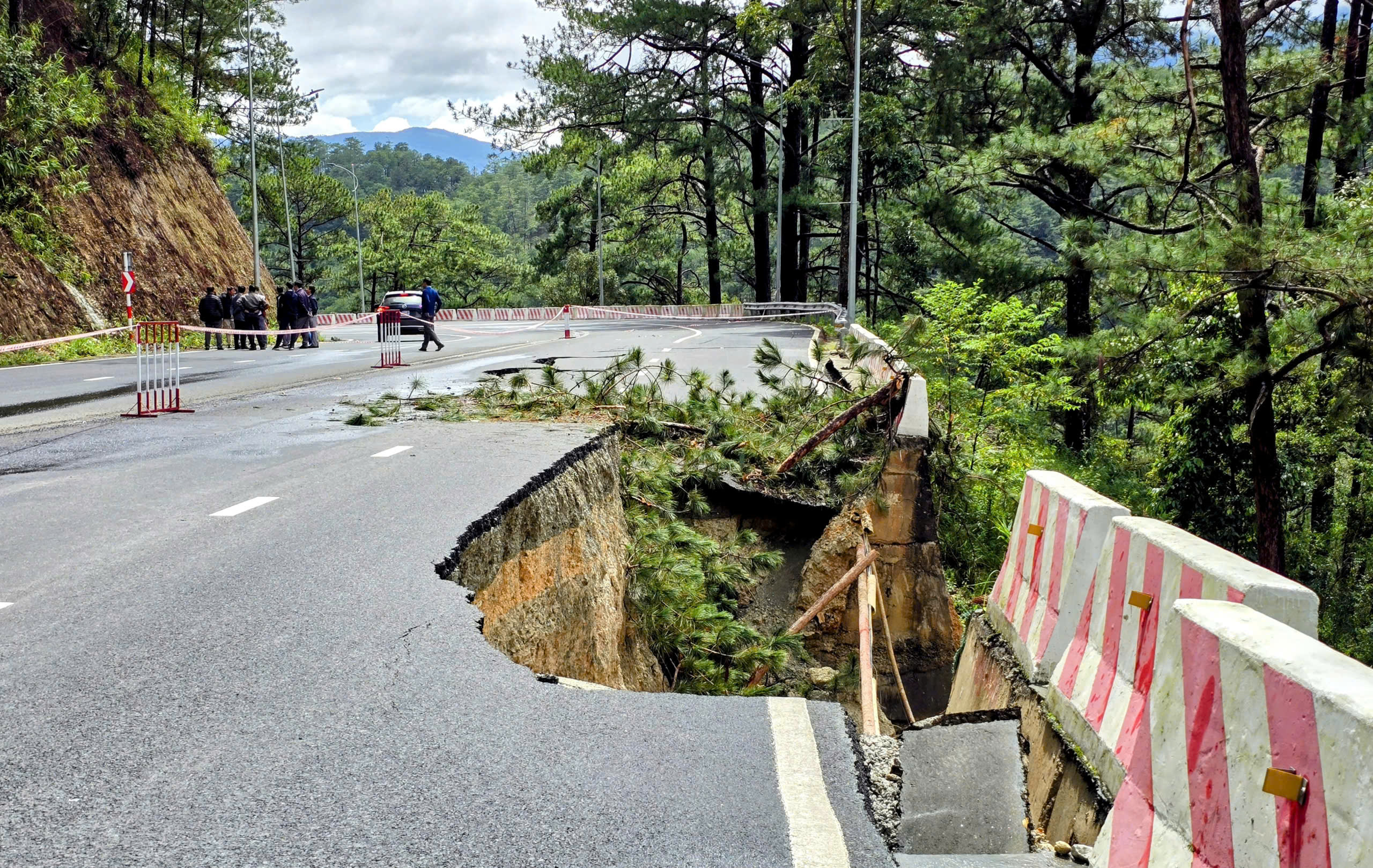 Lâm Đồng: Tuyệt đối không bất ngờ trong ứng phó khắc phục hậu quả thiên tai - Ảnh 1.