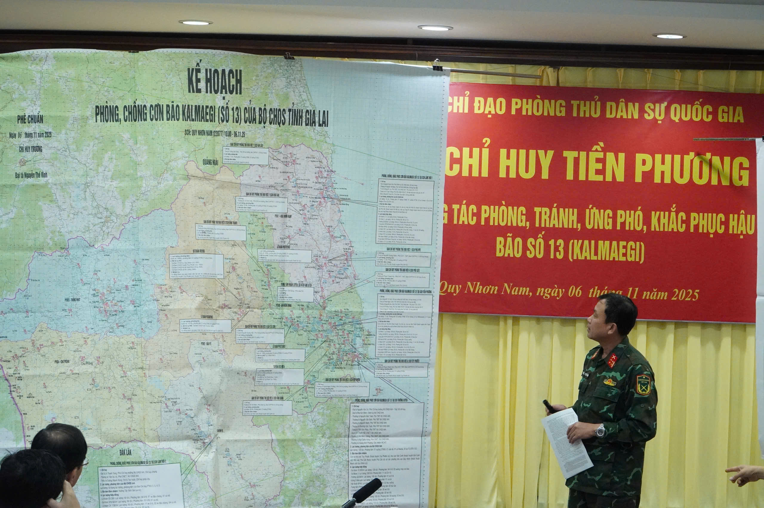 Phó thủ tướng Trần Hồng Hà: Không được hạ cấp độ ứng phó với bão Kalmaegi - Ảnh 1.