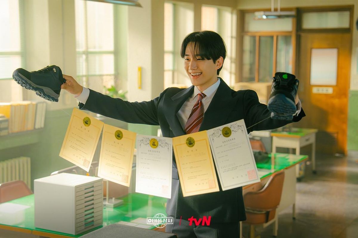 Typhoon Family: Từ cú chào sân đỉnh cao đến màn rơi tự do khó cứu nổi- Ảnh 4.