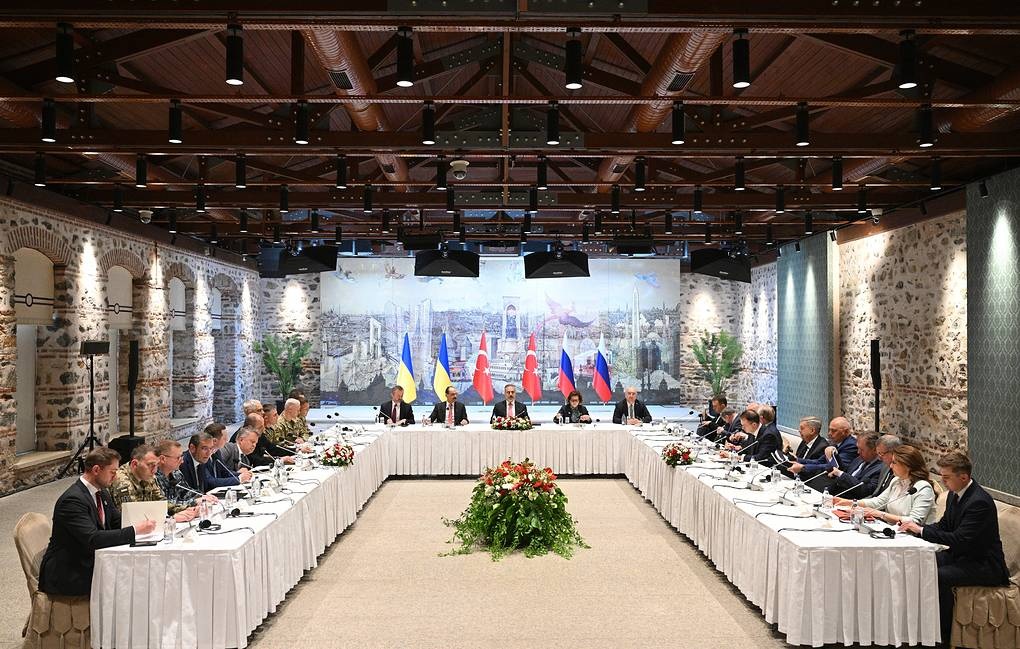 Ukraine đình chỉ đàm phán hòa bình với Nga - 1