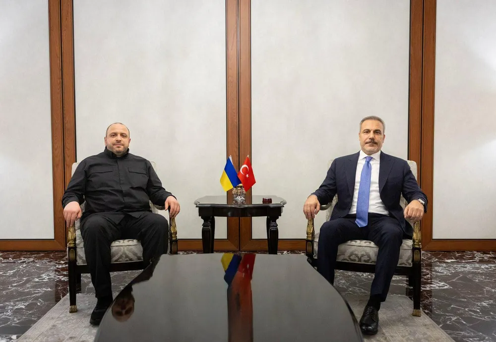 1811 Tin đồn cựu Bộ trưởng Quốc phòng Ukraine Rustem Umerov từ chối về nước vì liên quan đại án tham nhũng_1.jpg