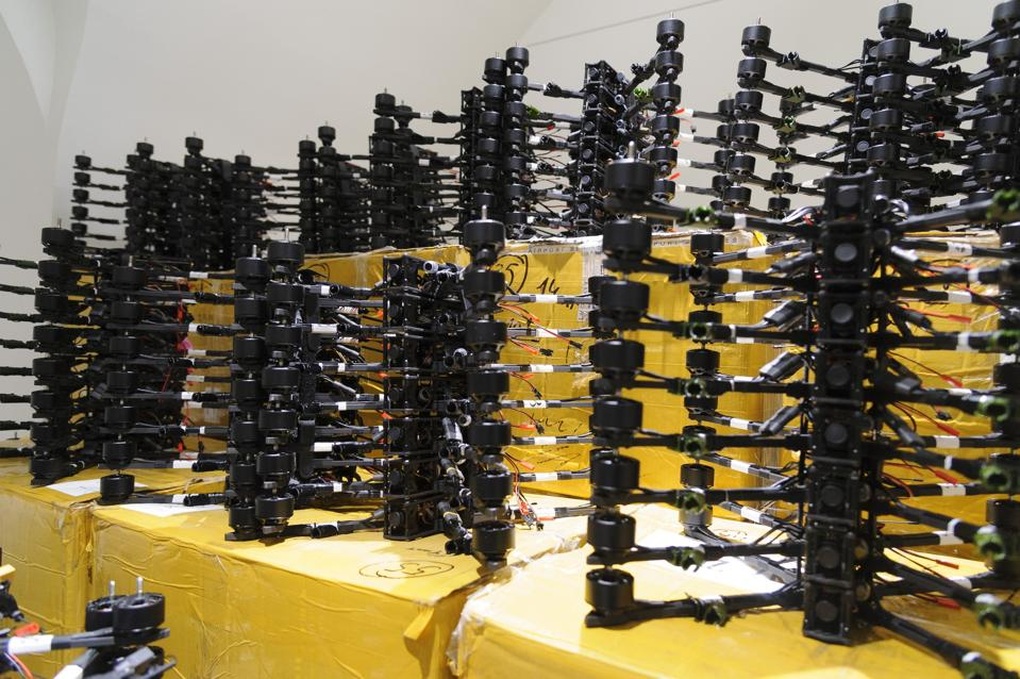 Ukraine tìm ra cách khiến bầy đàn UAV nhân sức mạnh lên gấp nhiều lần - 1