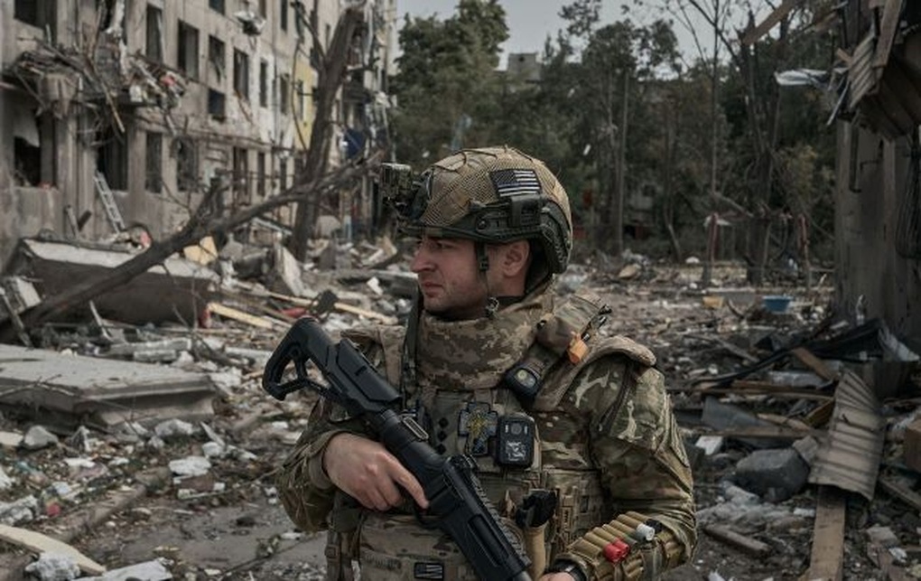 Ukraine tung chiến thuật linh hoạt, phá gọng kìm Nga quanh pháo đài Donbass - 1