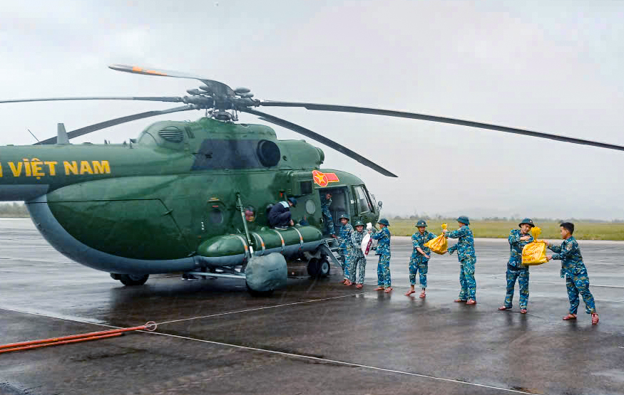 Ứng phó bão số 15: Bộ Tổng tham mưu yêu cầu sẵn sàng ứng phó kịp thời, hiệu quả 1 bão số 15 - Ảnh 1.