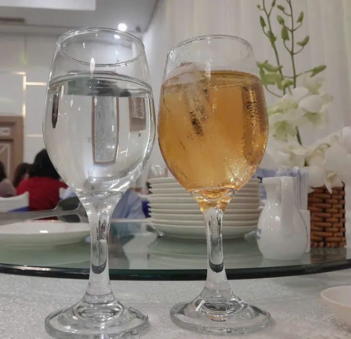 Uống nhiều rượu bia khiến xuất huyết não xảy ra sớm hơn 11 tuổi, xuất huyết nặng hơn 70% 1 Uống nhiều rượu bia làm xuất huyết não nặng hơn, khởi phát sớm hơn đáng kể. Ảnh: PHƯƠNG LÊ.