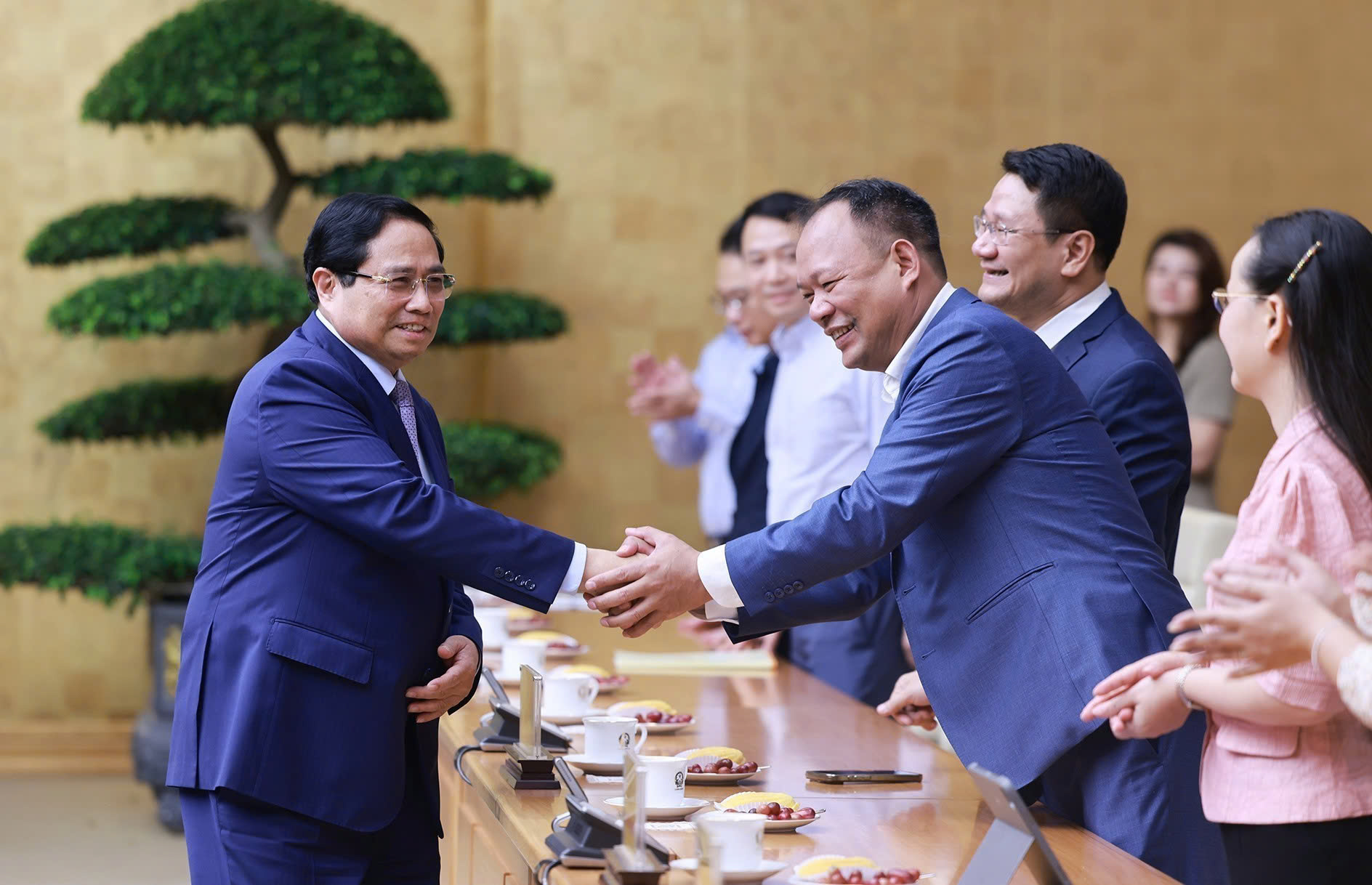 Ưu tiên mọi nguồn lực để phát triển giáo dục - Ảnh 1.