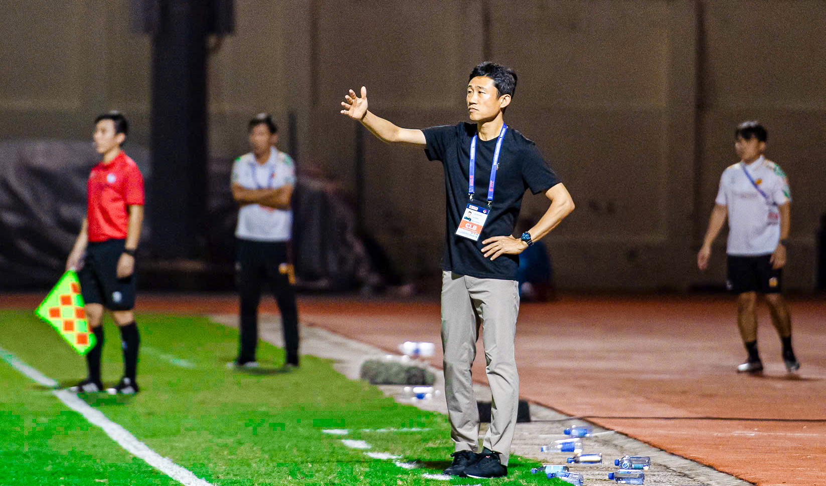 'Cánh tay phải' của ông Kim nghỉ việc sau 3 tháng: V-League khắc nghiệt, Thanh Hóa có trụ nổi

- Ảnh 1.