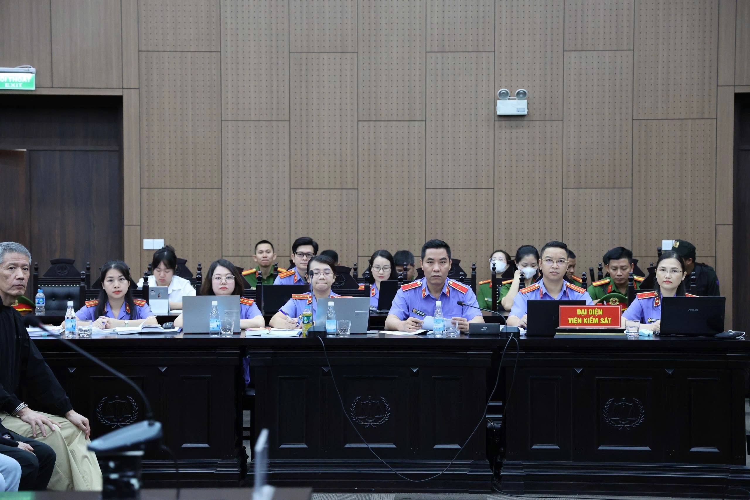 Viện kiểm sát bác quan điểm ‘đánh bạc cho vui’, ‘đánh vì nhiệm vụ’ - Ảnh 2.