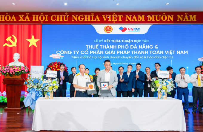 Đại diện VNPAY và Cục Thuế Đà Nẵng ký hợp tác. Ảnh: VNPAY