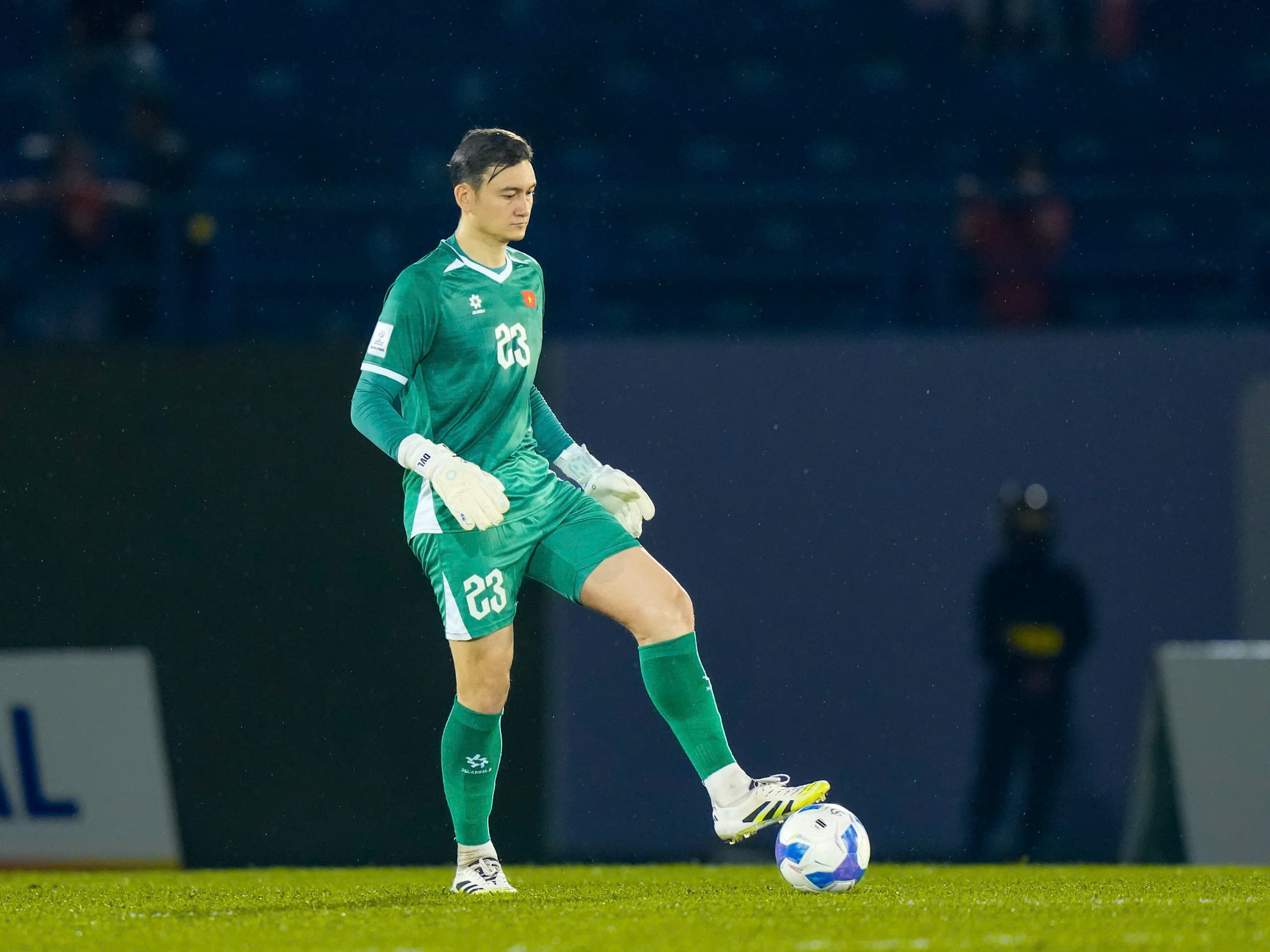 Đội tuyển Việt Nam: Văn Lâm ‘đánh bại’ thủ môn hay nhất AFF Cup, tại sao không?- Ảnh 1.