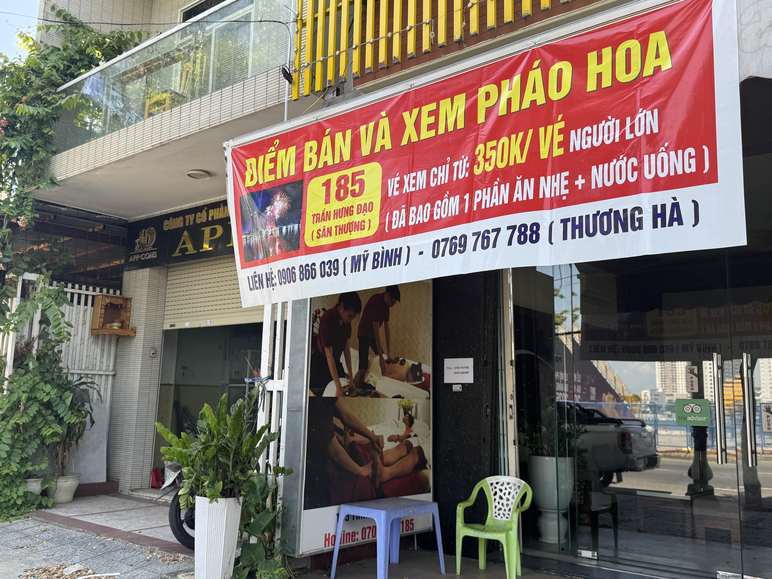 Vé xem pháo hoa Đà Nẵng được rao bán sôi động, giá cao nhất lên tới 5 triệu đồng- Ảnh 1.