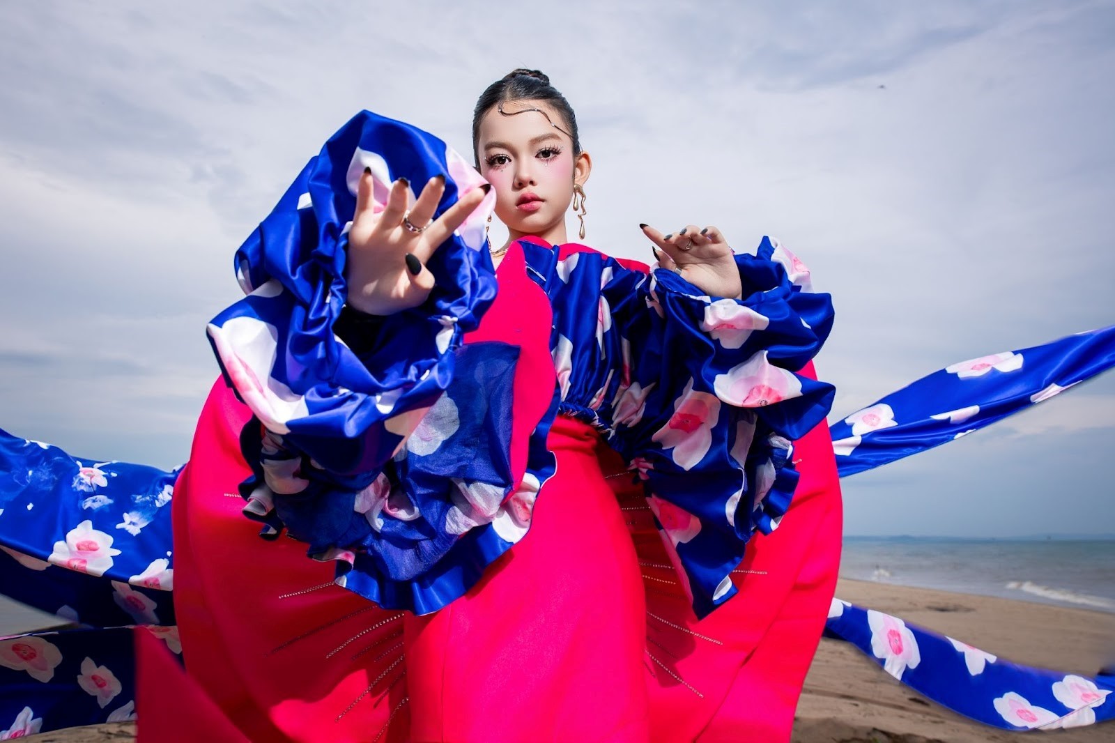 Vedette Sumi Hoàng Kim – Dấu ấn đặc biệt tại NovaWorld Fashion Fest 2025 1 vedette-sumi-hoang-kim-1753189303.jpg