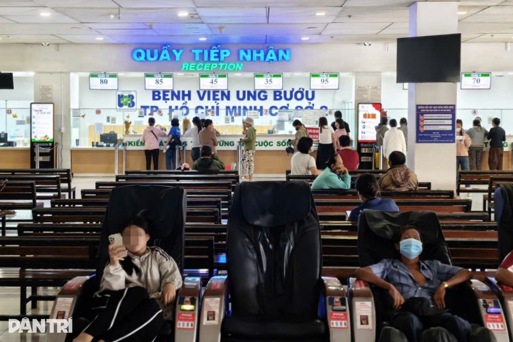 Vì sao Bệnh viện Ung bướu TPHCM tăng mạnh bệnh nhân ung thư vào điều trị? - 2