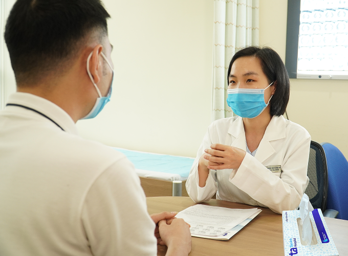 Bác sĩ Lan khám cho bệnh nhân..Ảnh minh họa: Bệnh viện Đa khoa Tâm Anh