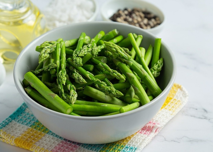 Rau xanh giúp tăng cảm giác no, ít ảnh hưởng đường huyết. Ảnh:  AI