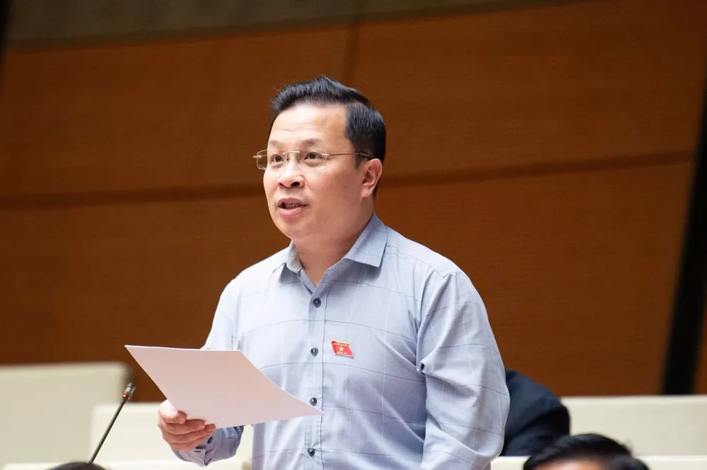 Đại biểu Nguyễn Danh Tú nêu ý kiến về dự luật Phá sản (sửa đổi). Ảnh: QH pha-san-danh-tu.jpg