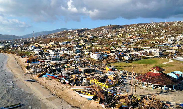 Vì sao siêu bão Melissa có thể 'nuốt trọn' gần 1/3 GDP của Jamaica? - Ảnh 1.