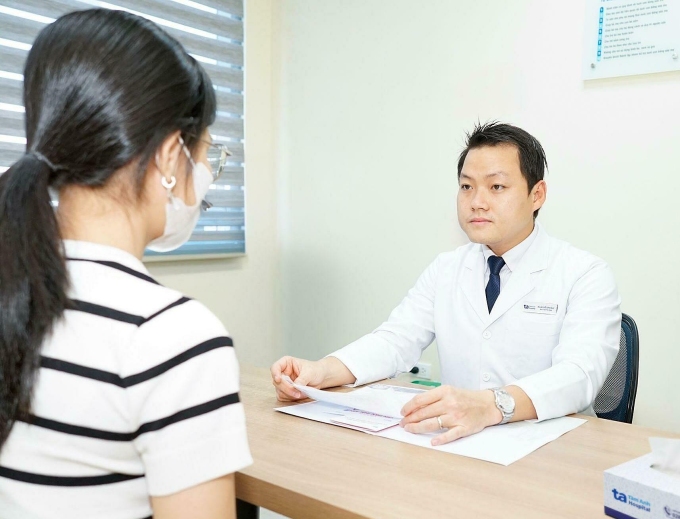 BS.CKI Đỗ Đình Đạt tư vấn dinh dưỡng cho phụ nữ mang thai. Ảnh minh họa: Thanh Thúy