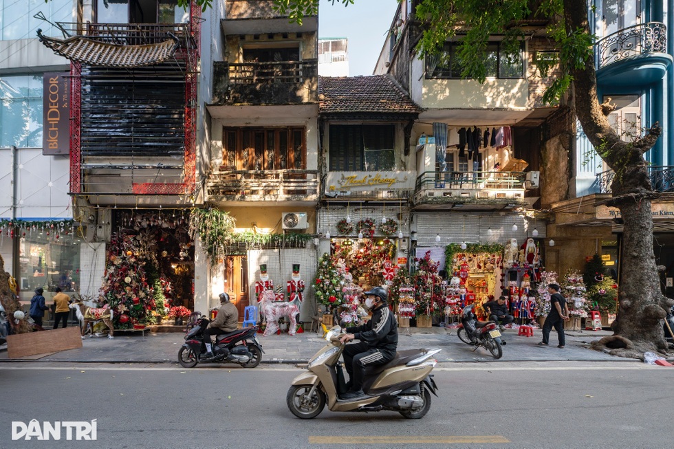 Vỉa hè phố cổ “kiểu mẫu” - 1