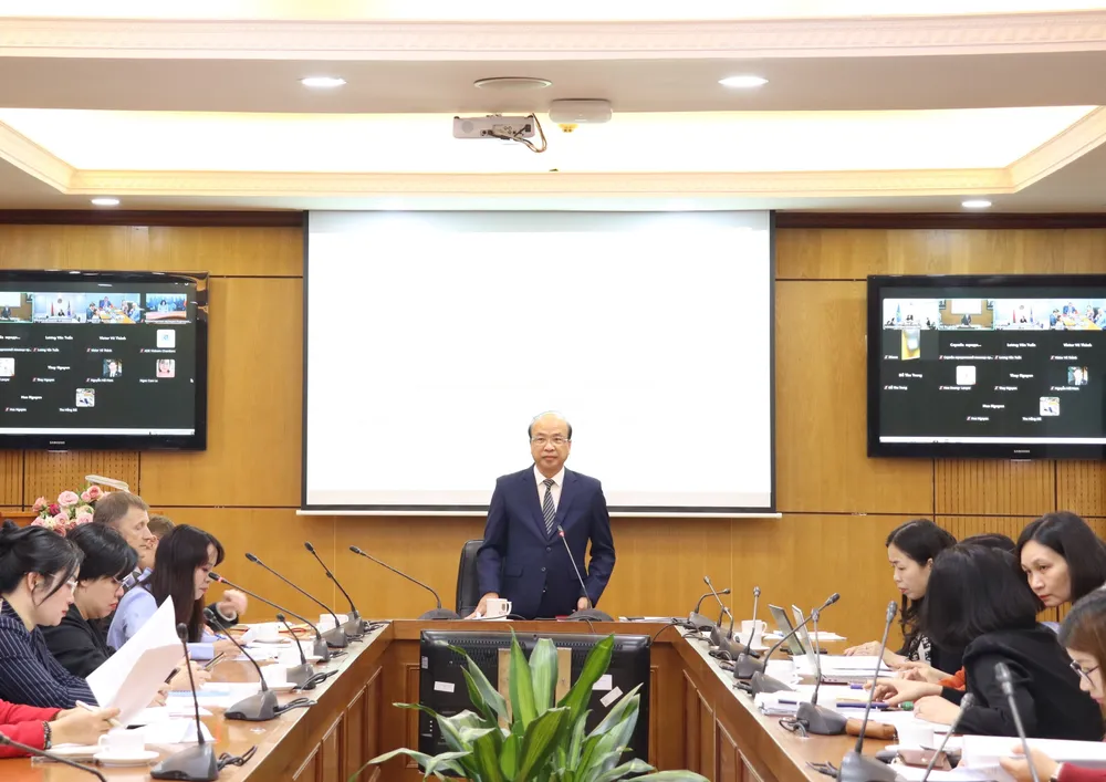 luật sư công 3.JPG