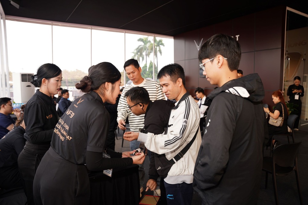 VinFast VF 9 chinh phục khách hàng Hà Nội qua loạt bài lái thử đầy cảm xúc - 1