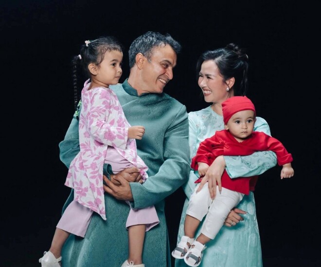 Võ Hạ Trâm và chồng Ấn Độ viên mãn khi có 2 con đủ nếp, đủ tẻ.