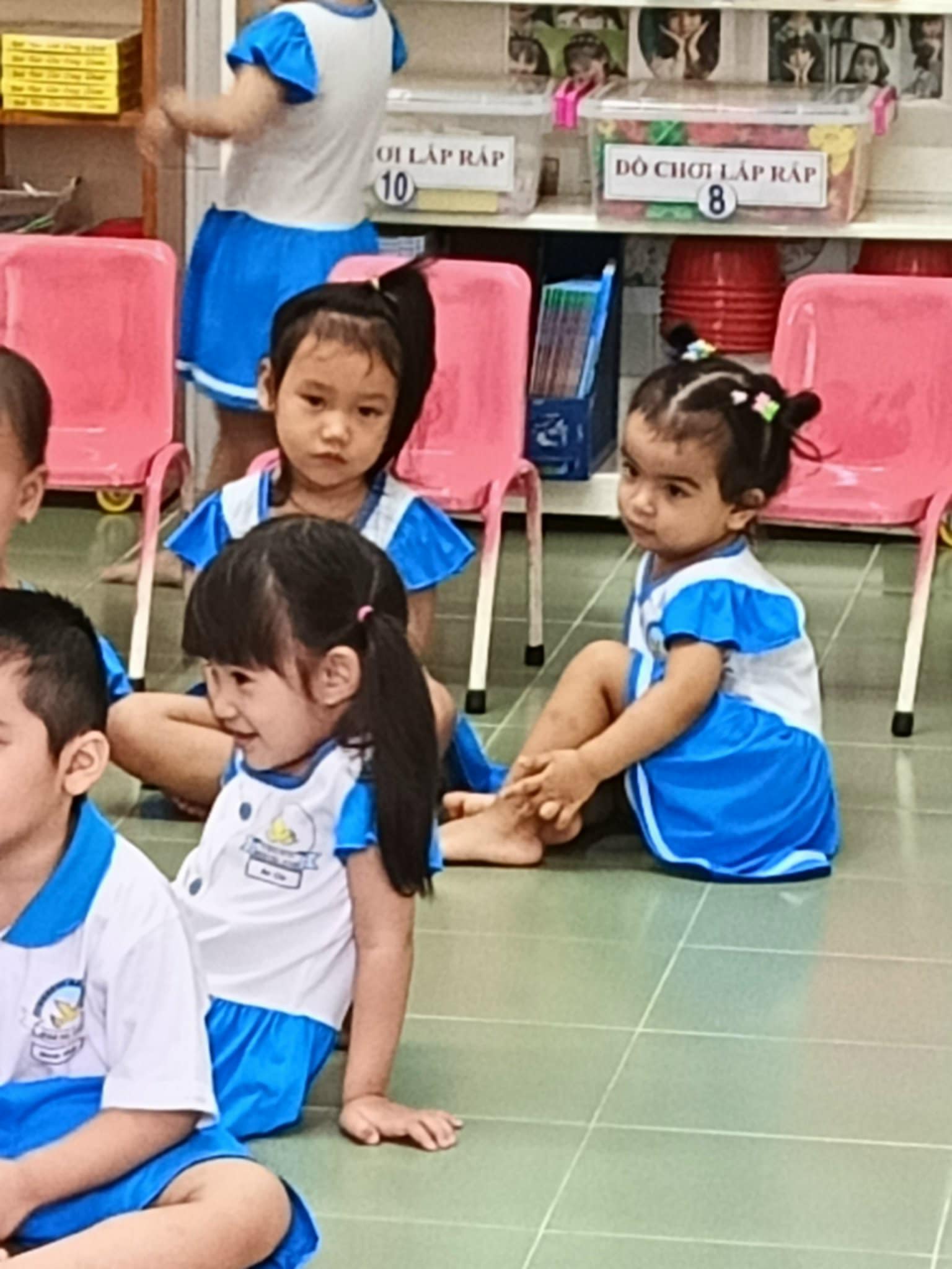 Ái nữ nhà Võ Hạ Trâm đi học mẫu giáo tại trường dòng.