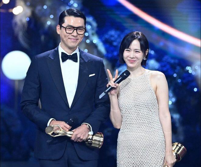 Cặp đôi Hyun Bin – Son Ye Jin lần đầu công khai sánh vai trước công chúng với tư cách là vợ chồng.