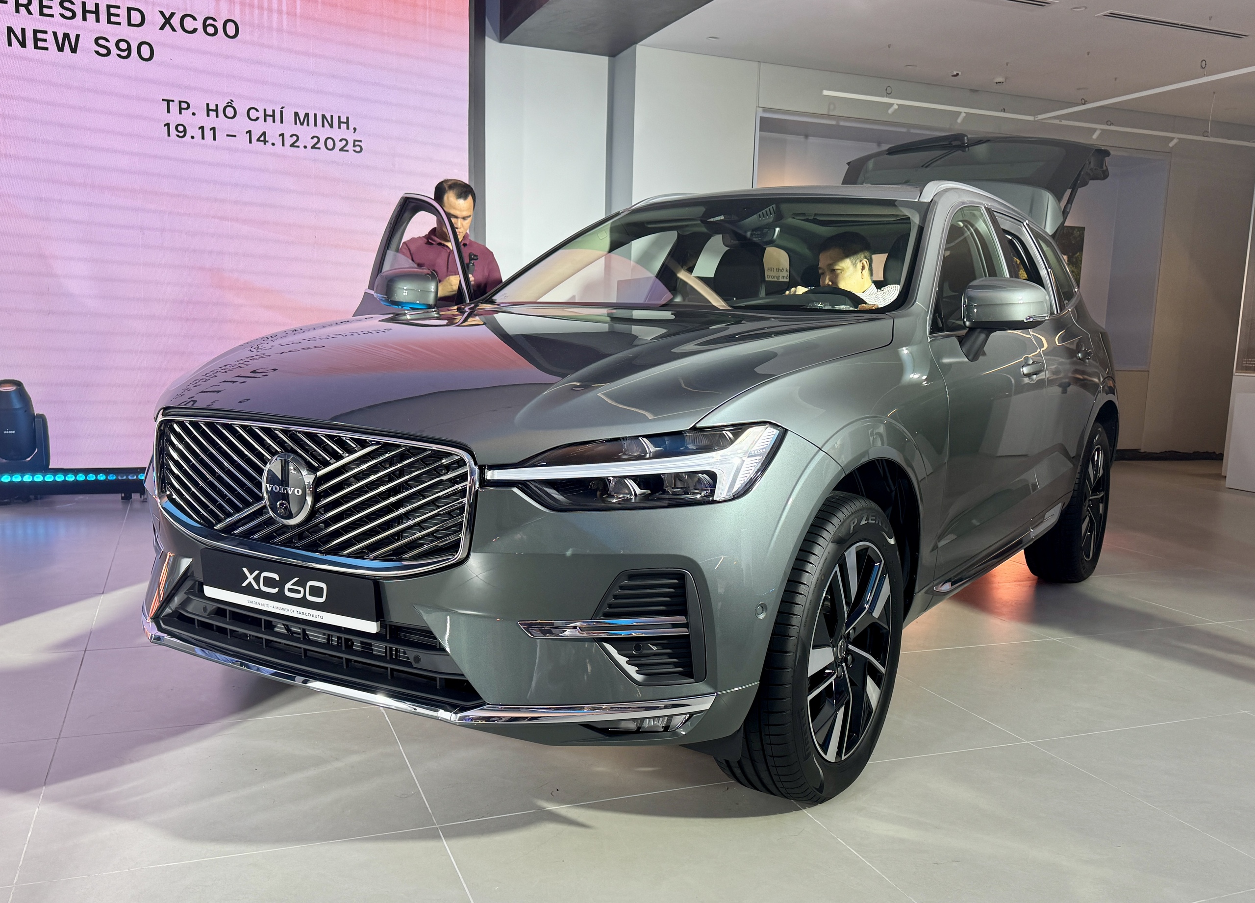 Bộ đôi Volvo XC60 và S90 mới giá từ 2,3 tỉ đồng tại Việt Nam - Ảnh 1.